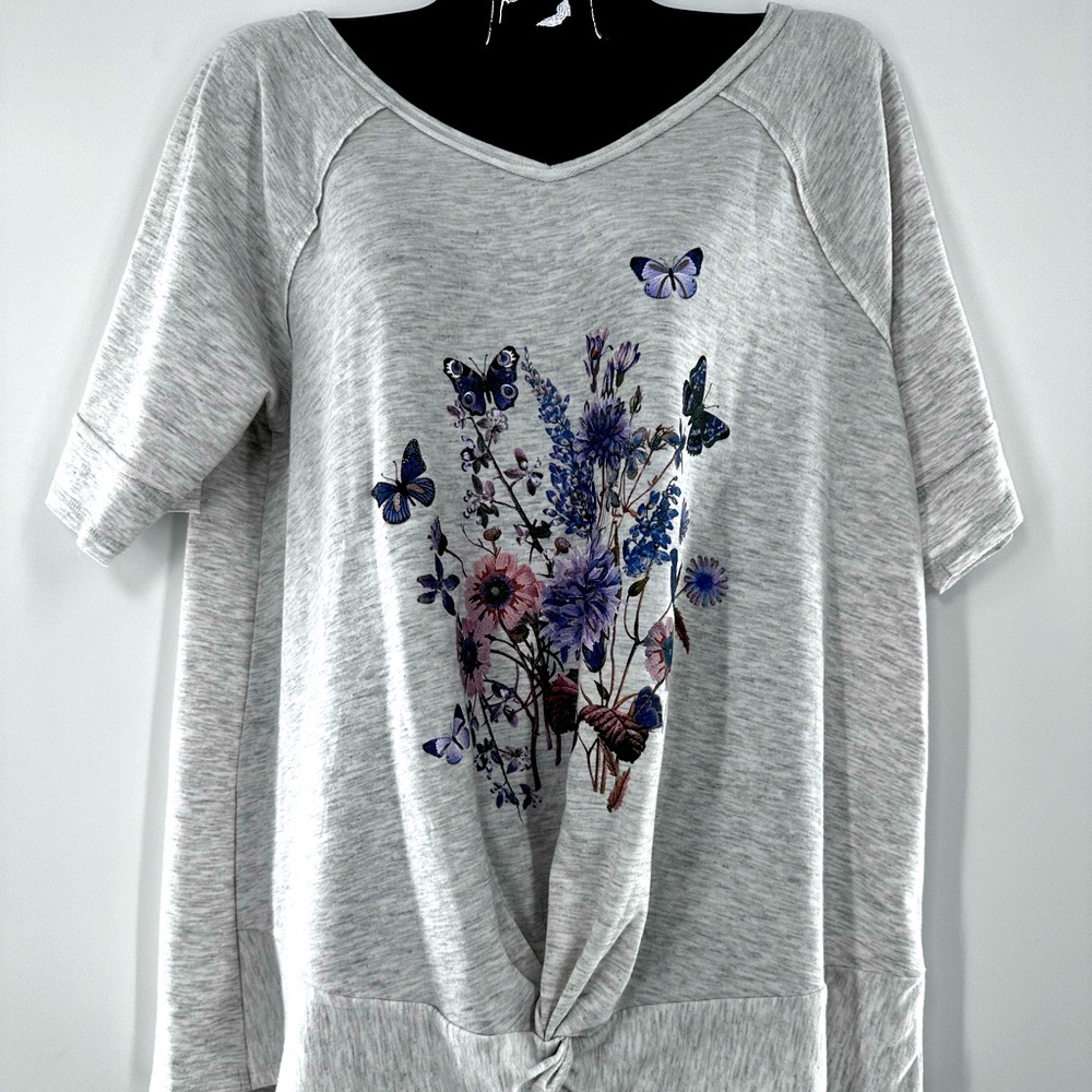 Women’s Top - Picture 2 of 7